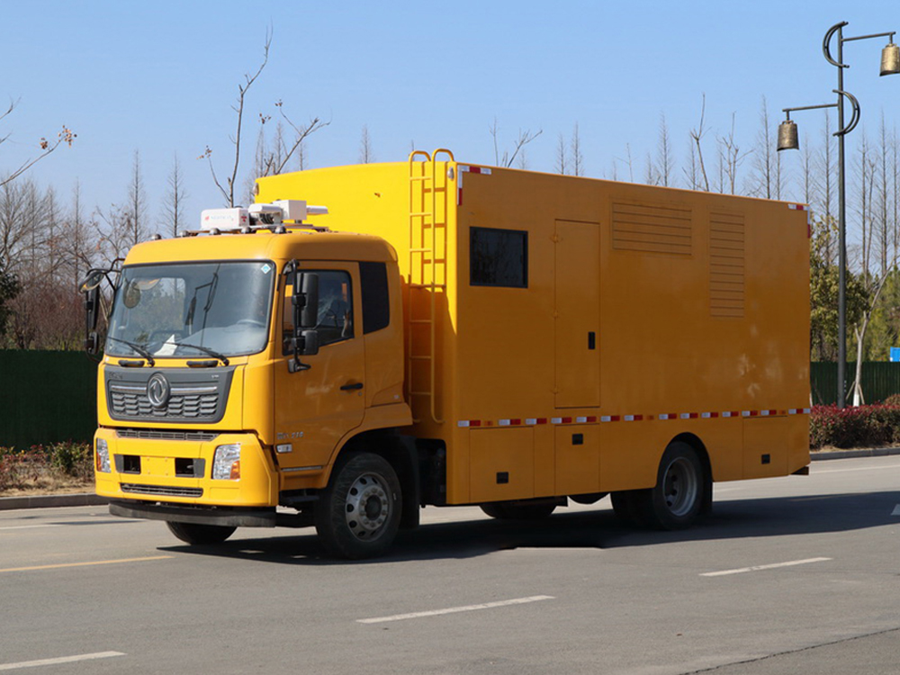 東風(fēng)天錦移動(dòng)電源車帶休息室
