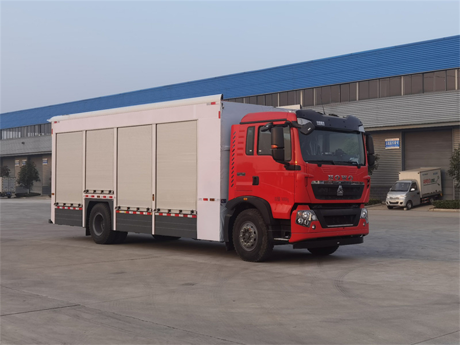 重汽豪沃凈水車(chē)