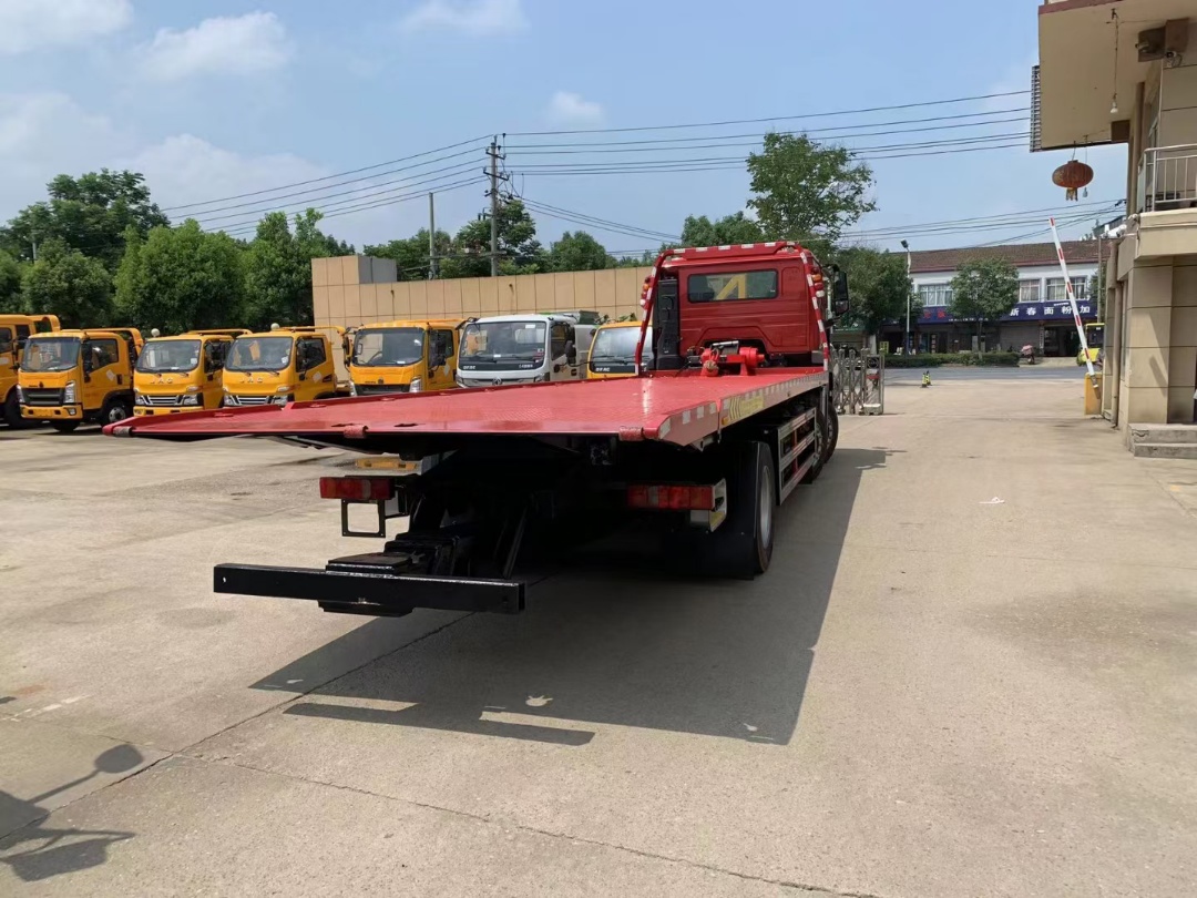 重汽豪沃MAX 寬體寬臥清障車(chē)